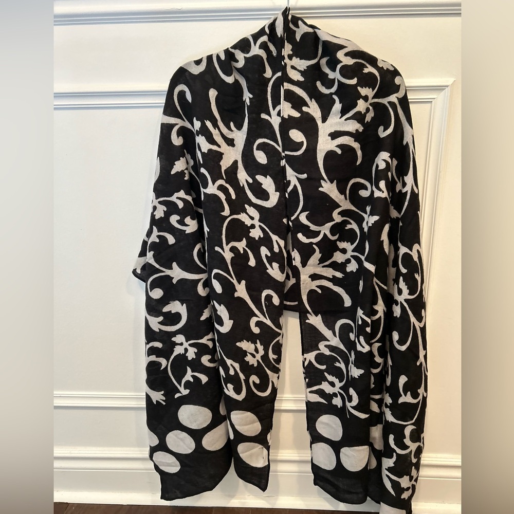 Black and White Patterned Scarf